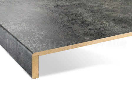 ingezoomde dubbele overzettrede van cpl materiaal in de kleur donker beton 60x90cm